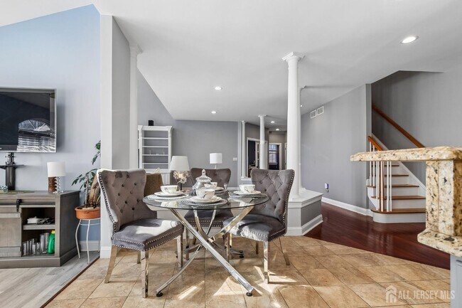 Building Photo - 16 Valley Wood Dr