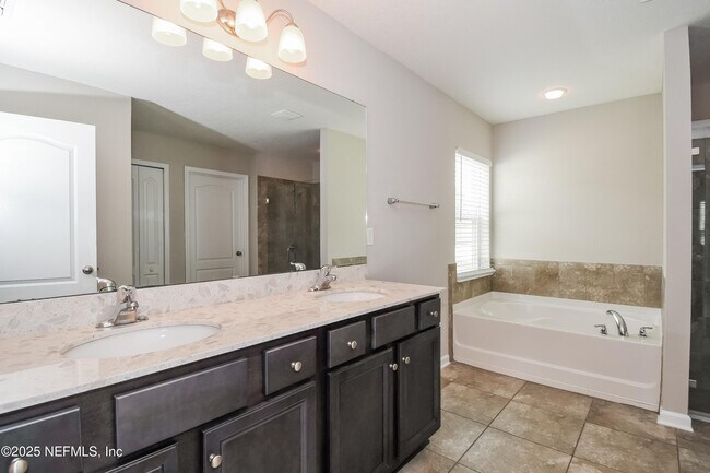 Building Photo - 15732 Pinyon Ln