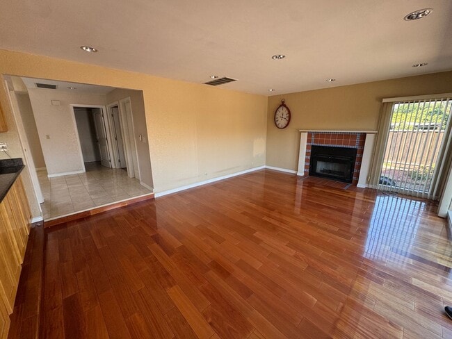 Building Photo - Spacious 5BD Fremont Home | 2-Story w/ Hug...
