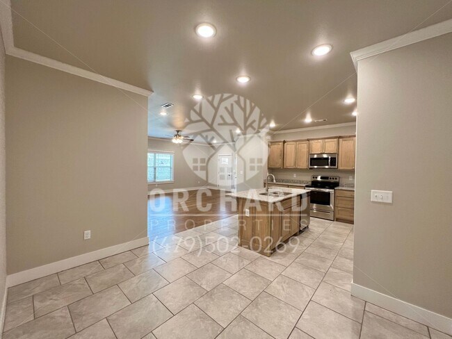 Building Photo - 580 Bradford Dr