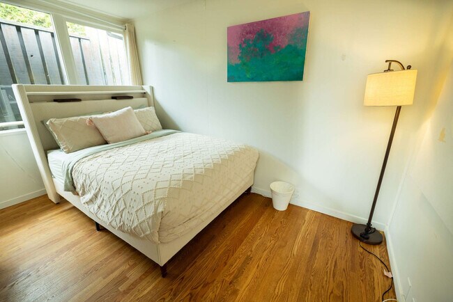 Building Photo - 1072 Keeler Ave