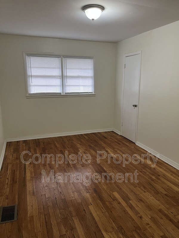 Building Photo - 340 Kappa Ave S