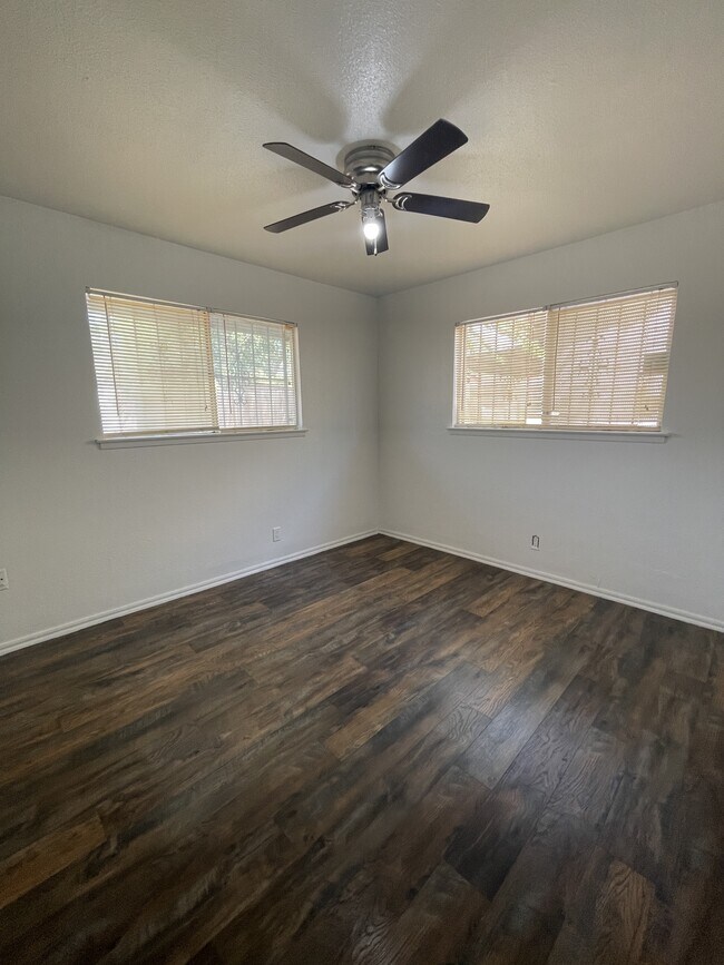 Building Photo - 179 Shadow Valley Dr