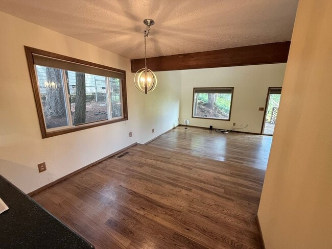 Building Photo - Beautiful 4 Bed, 2 Bath Single Family Home 2 Attached Car Garage and Laundry In Unit!