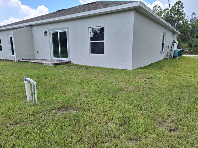 Building Photo - Available with ZERO DEPOSIT MOVE-IN!
