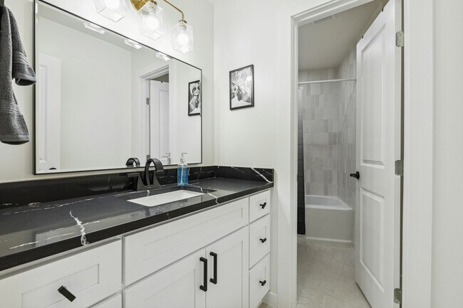 Building Photo - 3236 Golfing Green Pl