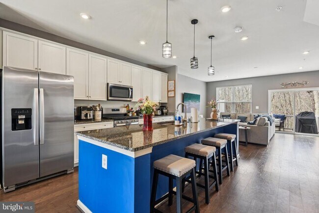 Building Photo - 1306 Hawk Hollow Dr