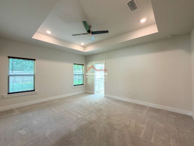 Building Photo - 220 Camellia Dr