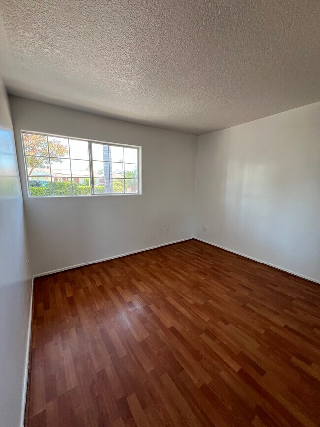 Building Photo - 10210 Hayvenhurst Ave
