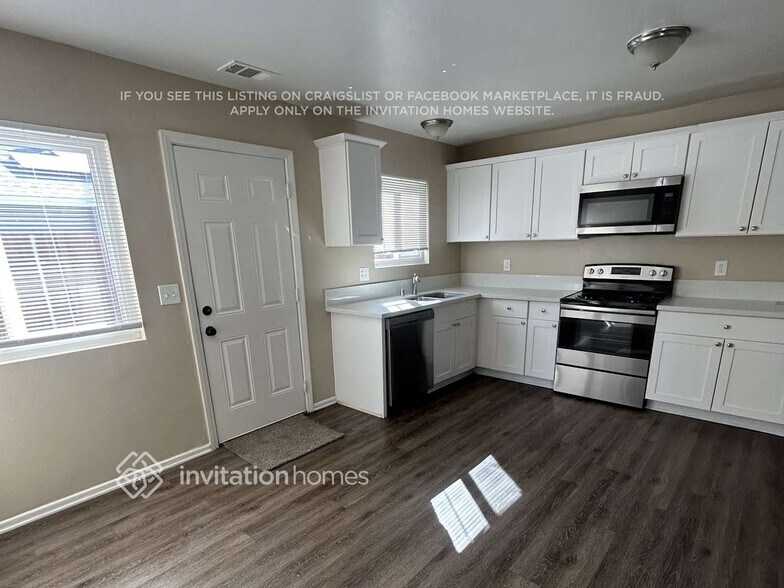 Building Photo - 27105 Cypress St