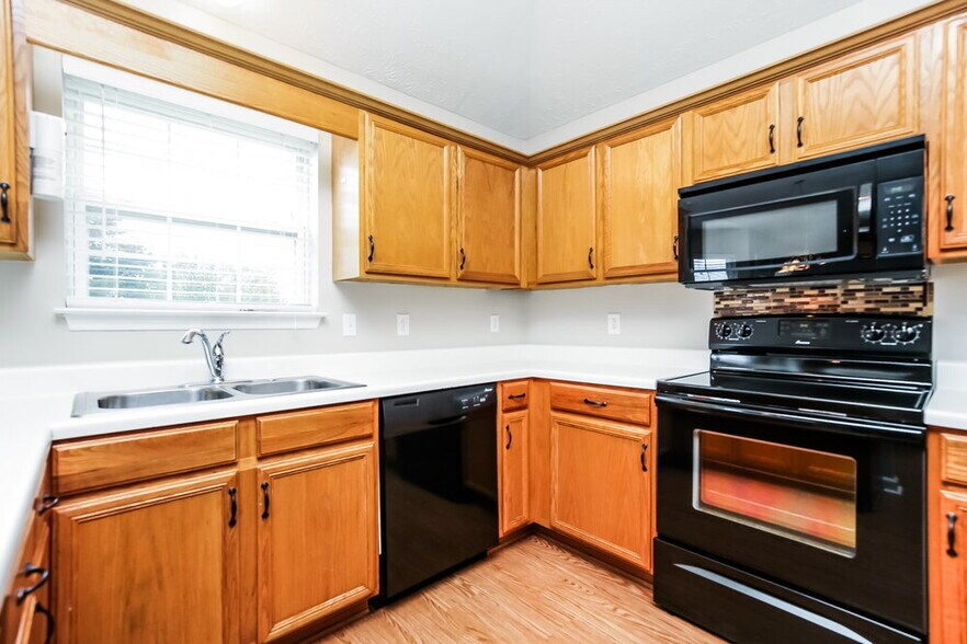 Building Photo - 817 Carmen Way