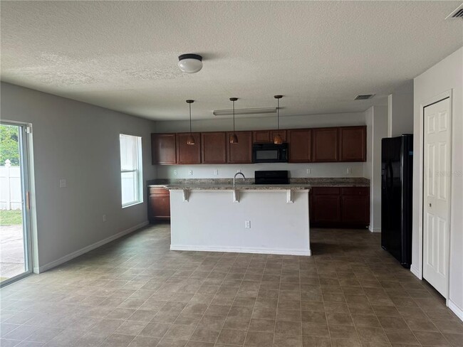 Building Photo - 1785 College Park Dr