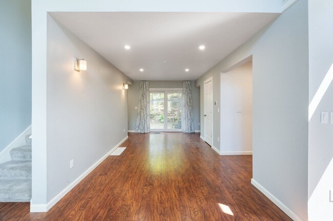 Building Photo - 10251 NW Village Heights Dr
