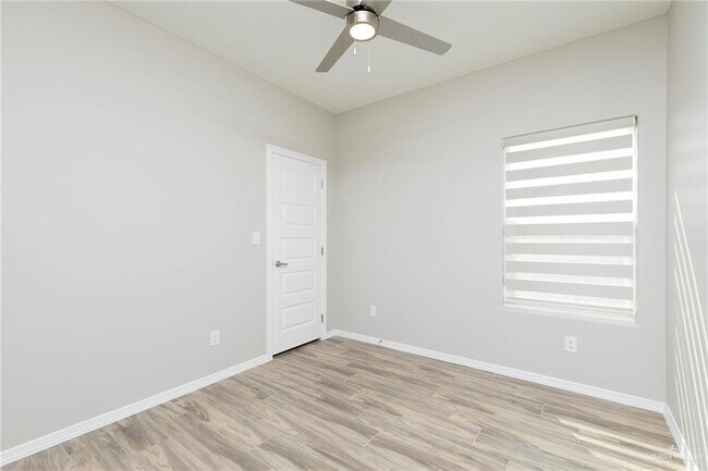 Building Photo - 10 La Vista Ave W