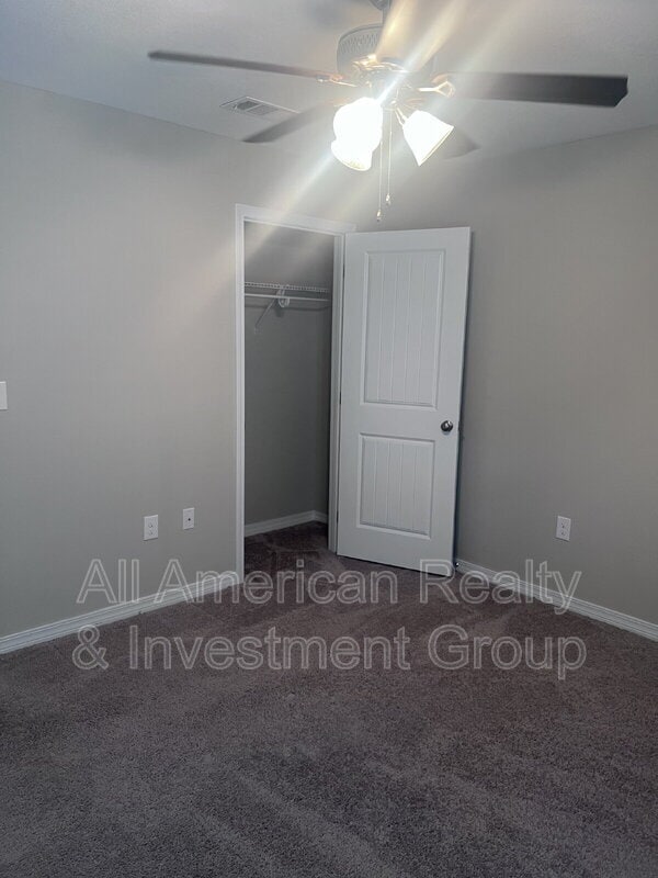 Building Photo - 426 Eisenhower Dr