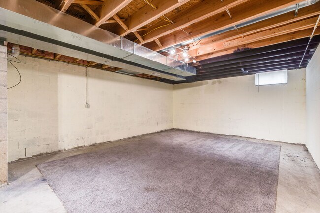 Building Photo - 7225 Bromfield Dr