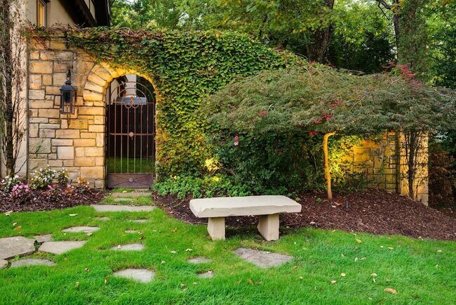 Building Photo - 3807 Harding Pl