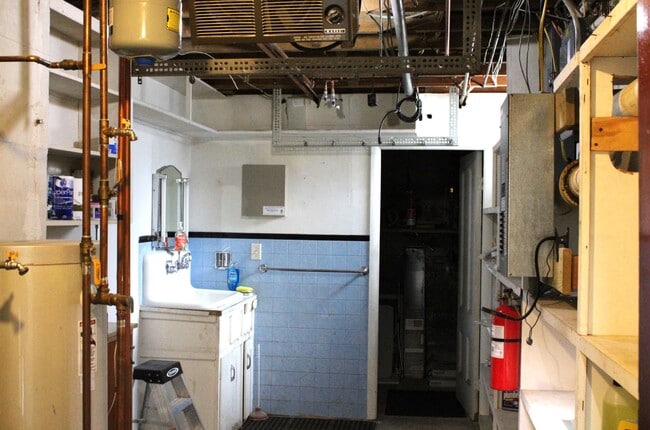 Building Photo - 1878 Riverside Dr