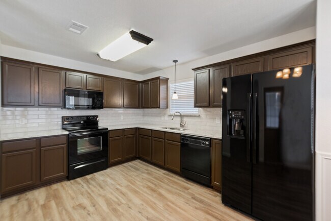 Building Photo - 325 Emerald Ridge Dr