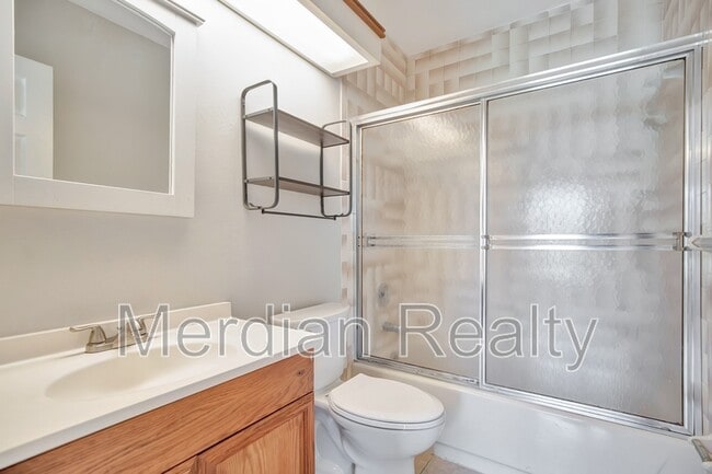 Building Photo - 3225 Oak Lawn Pl