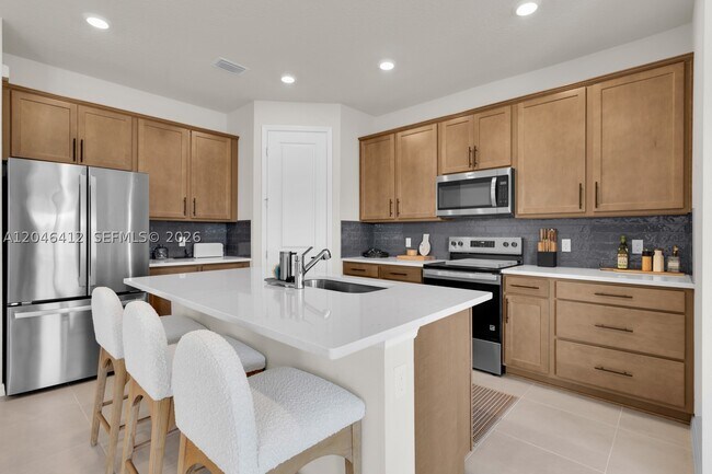 Building Photo - 2081 Mossy Vine Ave