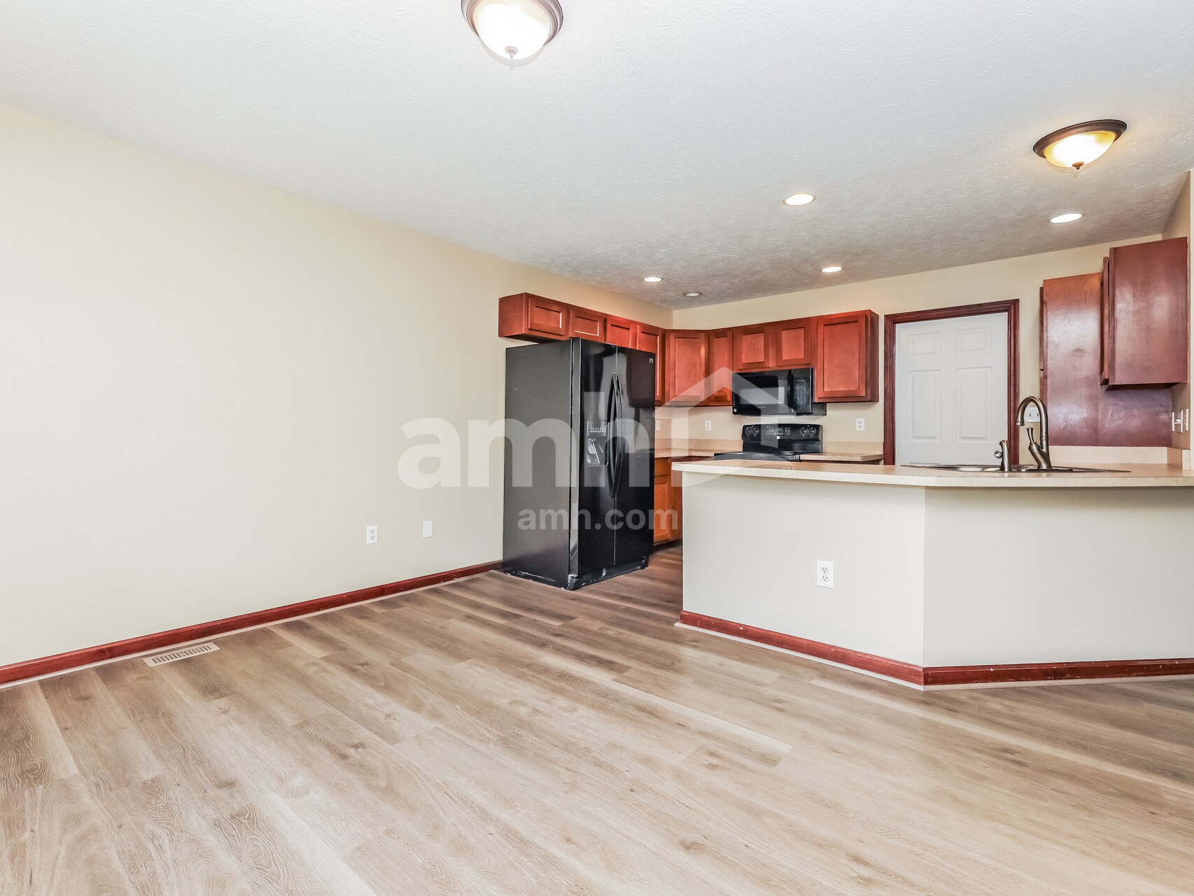 Building Photo - 5692 Cottonwood Ct