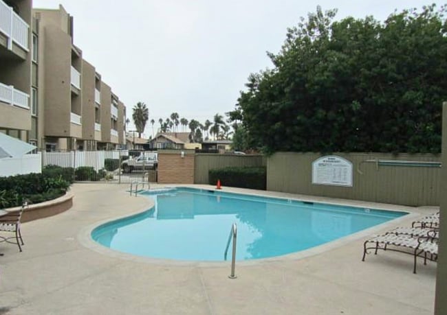 Building Photo - 3030 Suncrest Dr