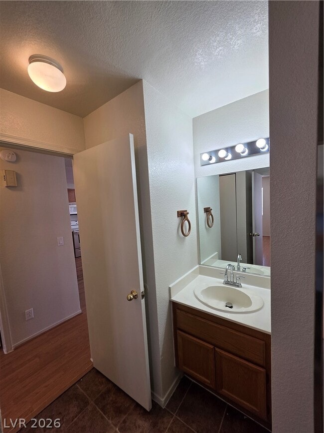 Building Photo - 2200 Highpointe Dr