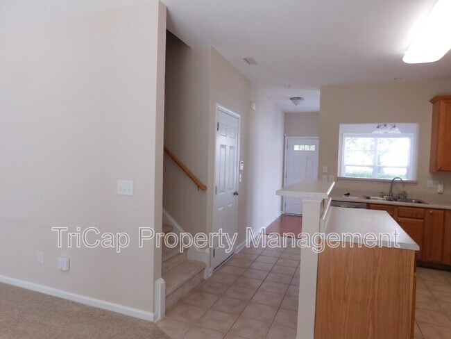 Building Photo - 524 Elm Ave
