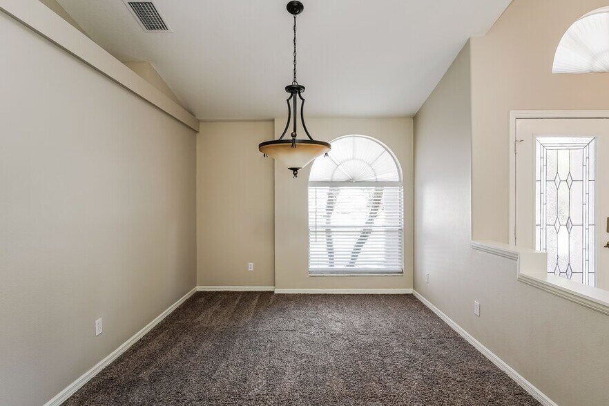 Building Photo - 19515 Lake Osceola Ln