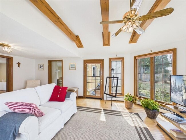 Building Photo - 449 Love Ln