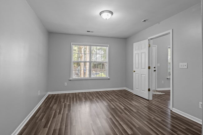 Building Photo - 10660 Holly Ridge Blvd