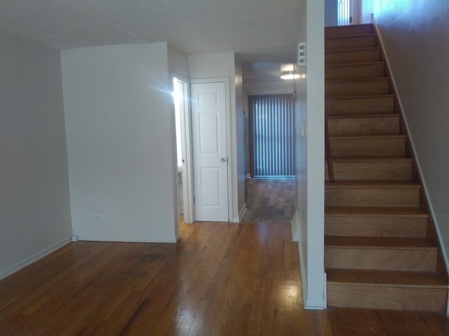 Building Photo - 1138 E 83rd St