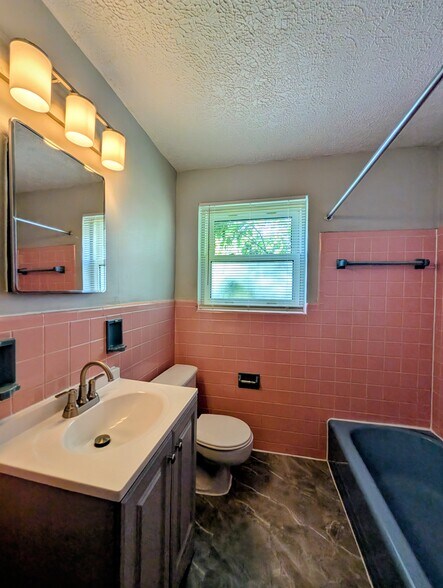 Restroom - 1457 Hoffner St, Unit 3
