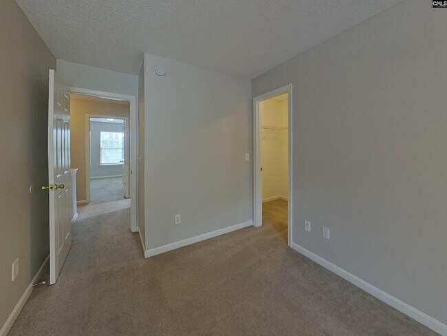 Building Photo - 381 Valley Heights Ln
