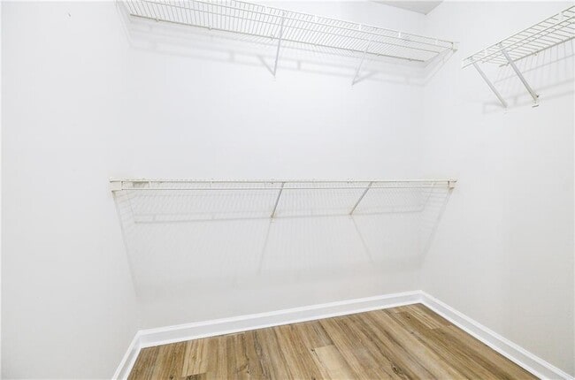 Building Photo - 5195 Hillcrest Glenn Dr