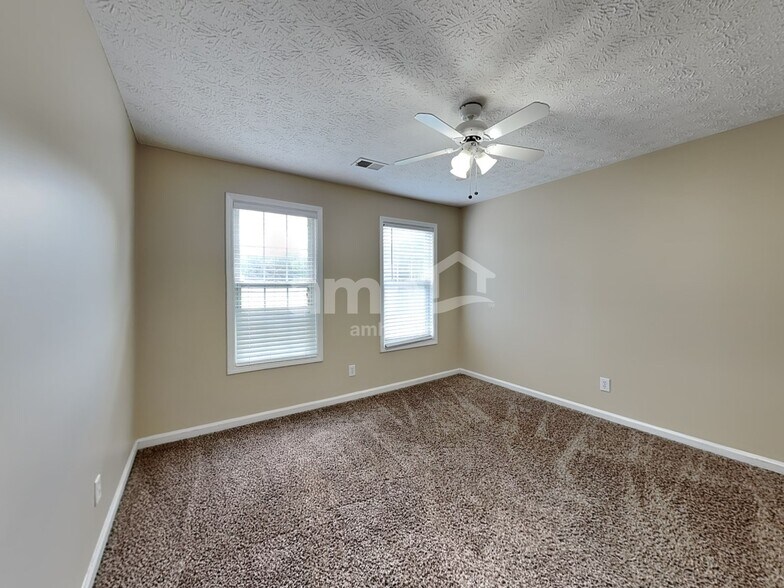 Building Photo - 1200 Evergreen Oak Way