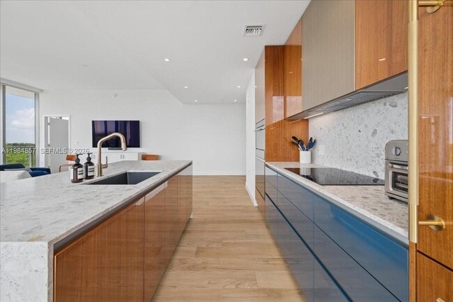 Building Photo - 2678 Tigertail Ave