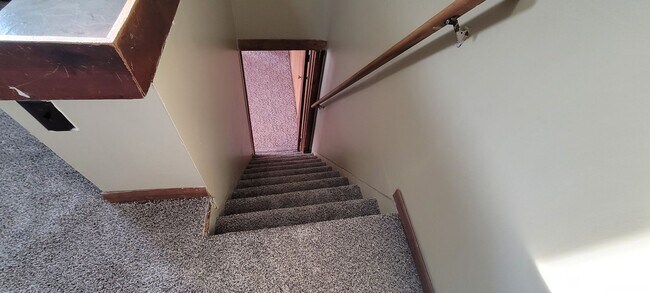 Building Photo - 522 3rd St SE