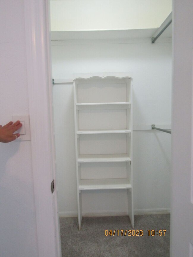 Building Photo - Park Ridge Area! Dog Friendly with Owner Approval! No Cats!
