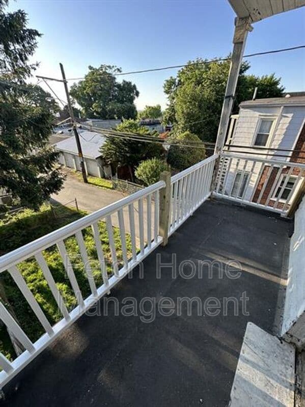 Building Photo - 25 S Ann St