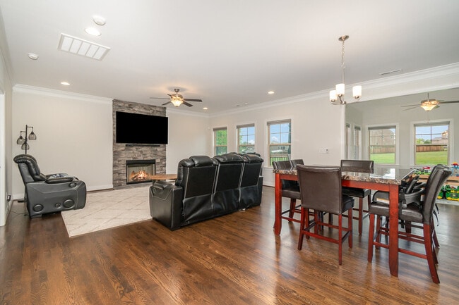 Building Photo - 6006 Tanoak Ct