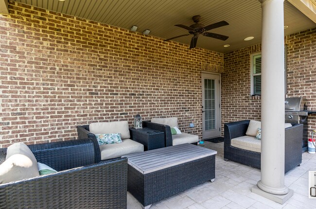 Building Photo - Beautiful Beaumont townhome – $3,000/Month