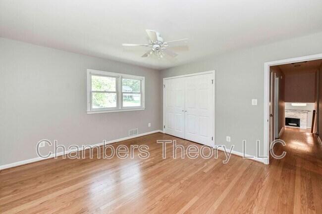 Building Photo - 9205 Hamilton Dr