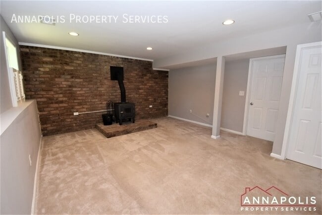 Building Photo - 442 Poplar Ln