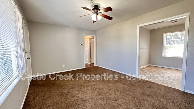 Building Photo - 1104 Hickory Ln