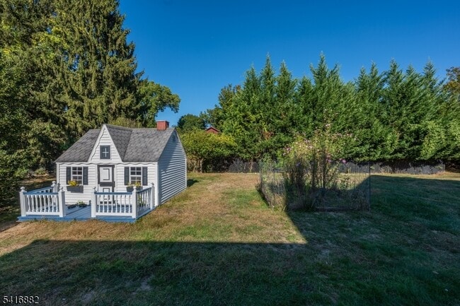 Building Photo - 176 Grove Ave