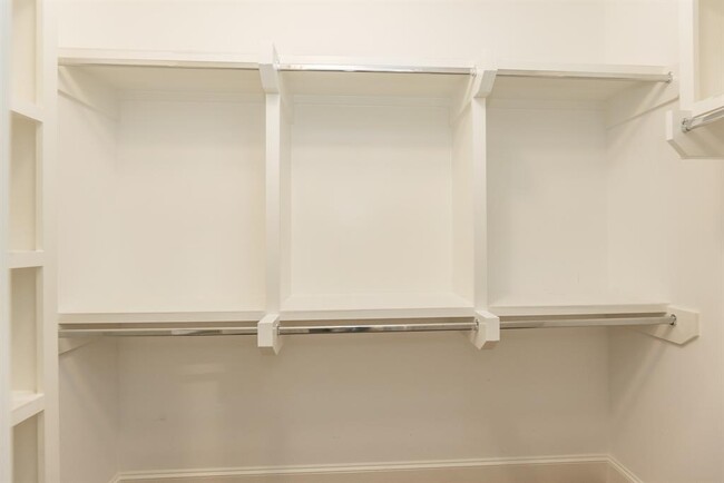 Building Photo - 7518 Viano Ln