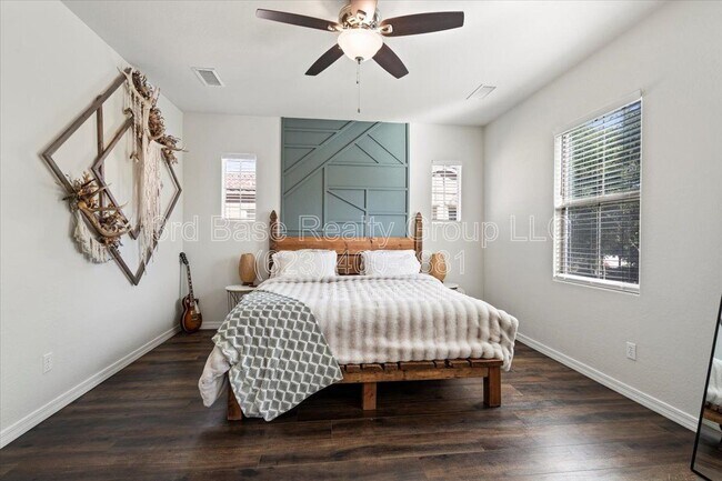 Building Photo - 21072 W Maiden Ln