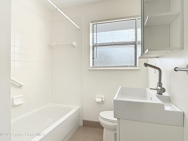 Building Photo - 710 Flamingo Dr